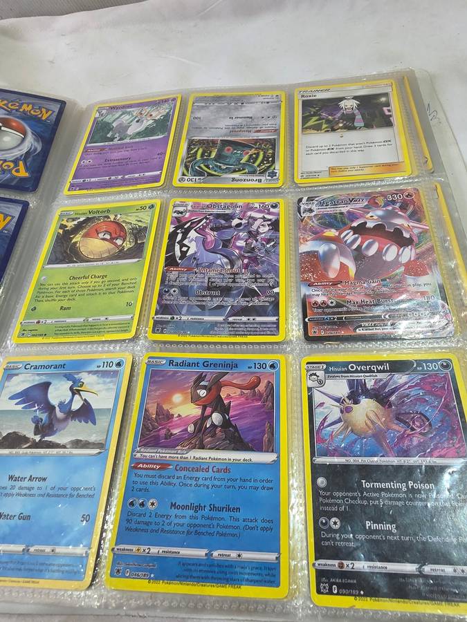ALBUM OF POKEMAN CARDS