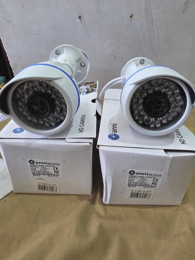 2 x AHD COLOR CAMERAS