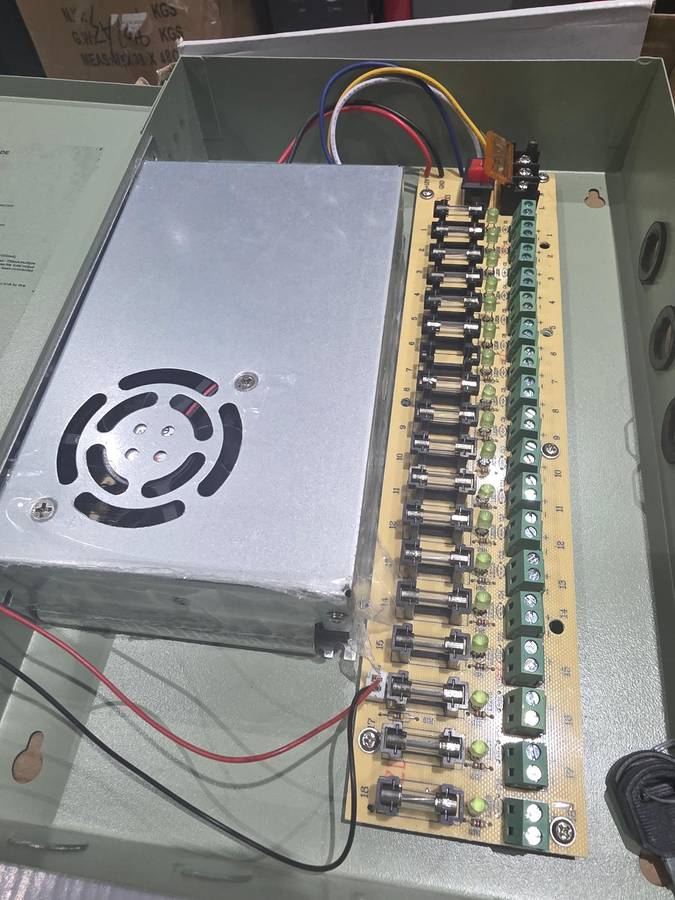 12 VDC,18 OUTPUT SWITCH MODE CCTV POWER SUPPLY