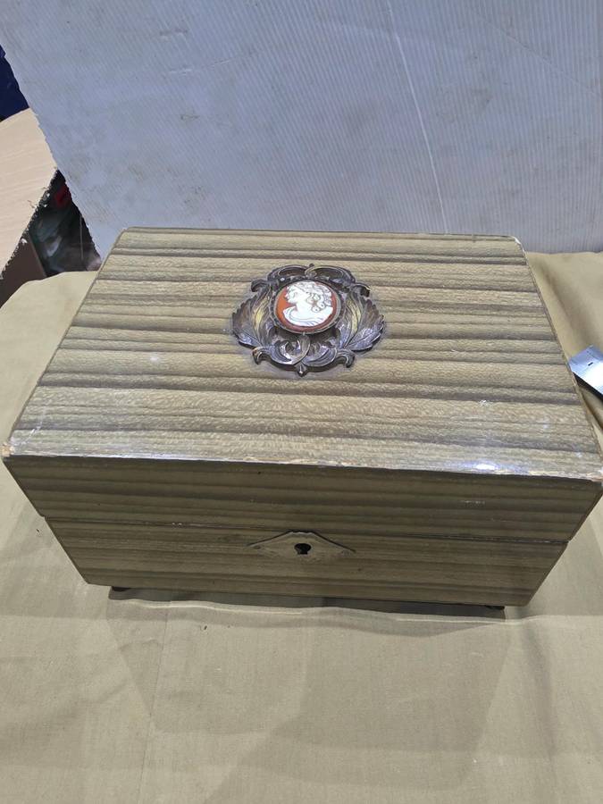 Vintage Wind Up Wooden Jewelry Box - Cameo Lady Embossed
