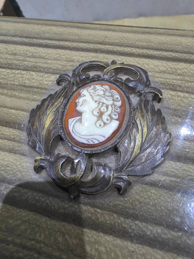 Vintage Wind Up Wooden Jewelry Box - Cameo Lady Embossed