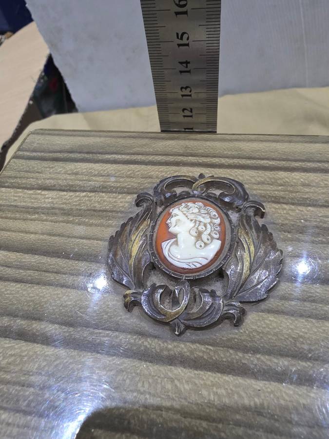 Vintage Wind Up Wooden Jewelry Box - Cameo Lady Embossed