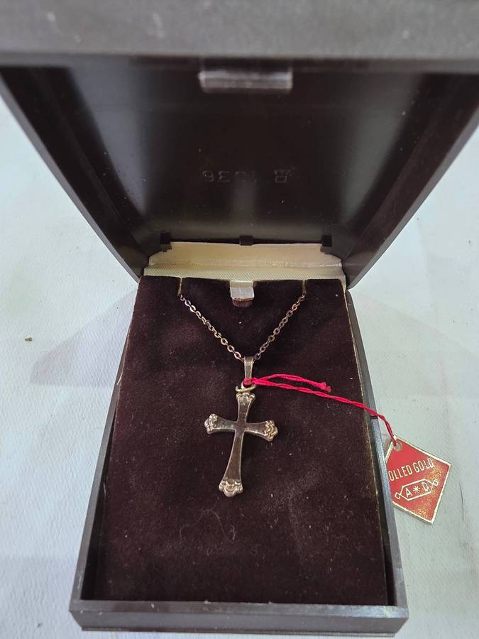 ROLLED GOLD CROSS CHAIN AND PENDANT