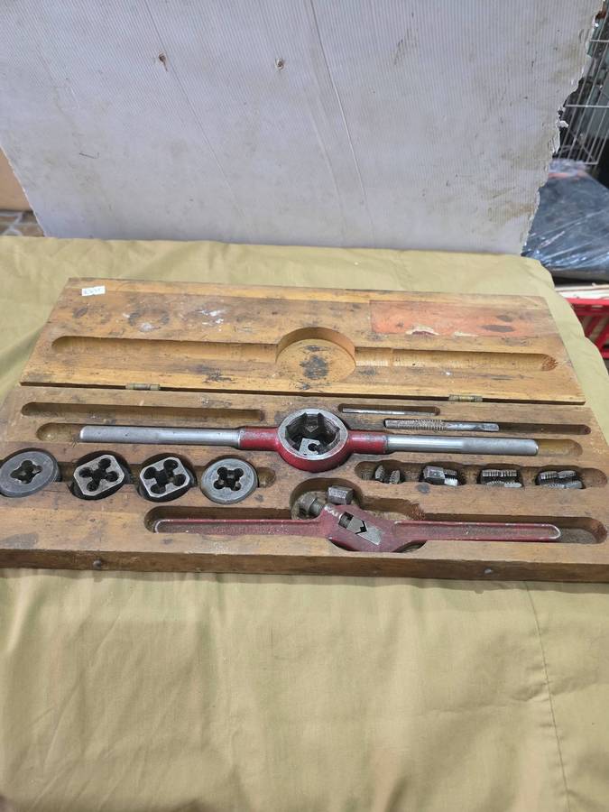 VINTAGE TAP AND DIE SET