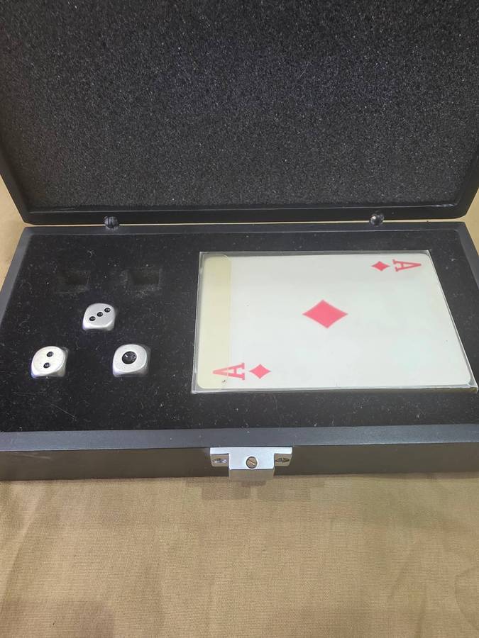 PACK OF CARDS WITH 3 METAL DICE GIFT SET BY SIEMENS MOBILE(UNUSED)