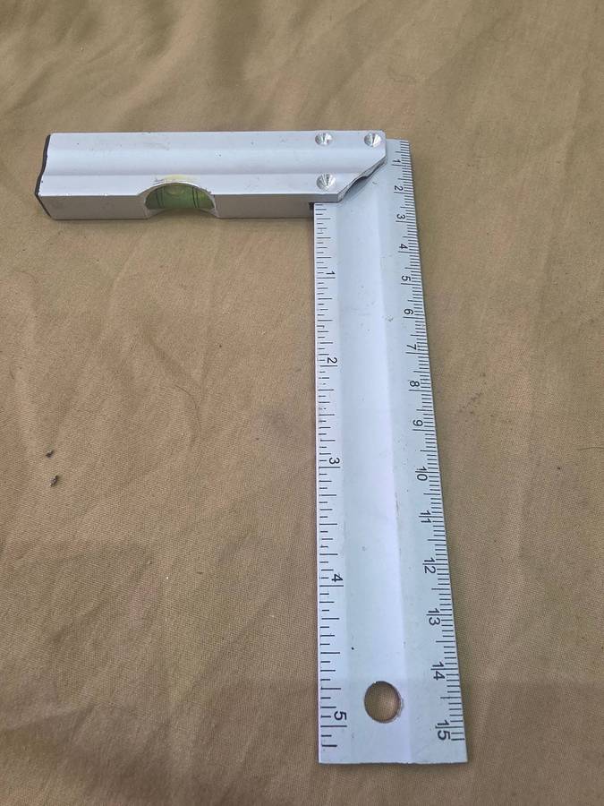 ALUMINUM COMBINATION SQUARE RULER/LEVEL