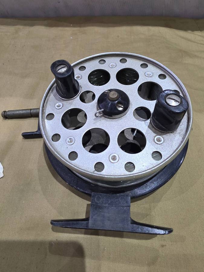 PIRHANA 600 VINTAGE FISHING REEL