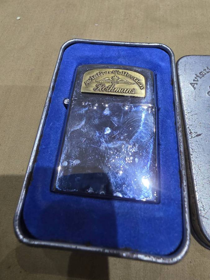 AVIAN COLLECTION ROTHMANS CIGARETTE LIGHTER IN ORIGINAL CASE(UNUSED)