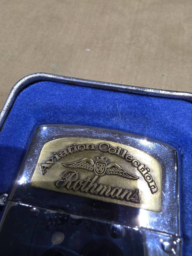 AVIAN COLLECTION ROTHMANS CIGARETTE LIGHTER IN ORIGINAL CASE(UNUSED)