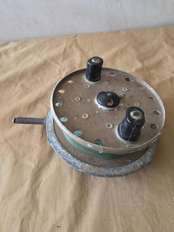 VINTAGE FISHING REEL(WORKS)