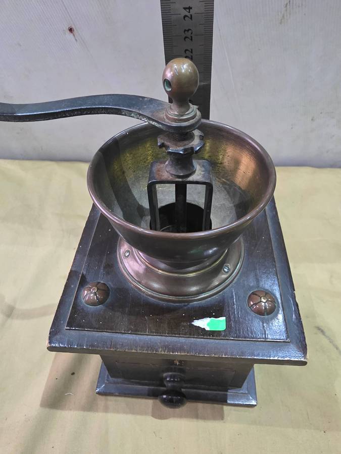 VINTAGE SOLID WOOD COFFEE MILL WITH DRAWER?LARGE SIZE)