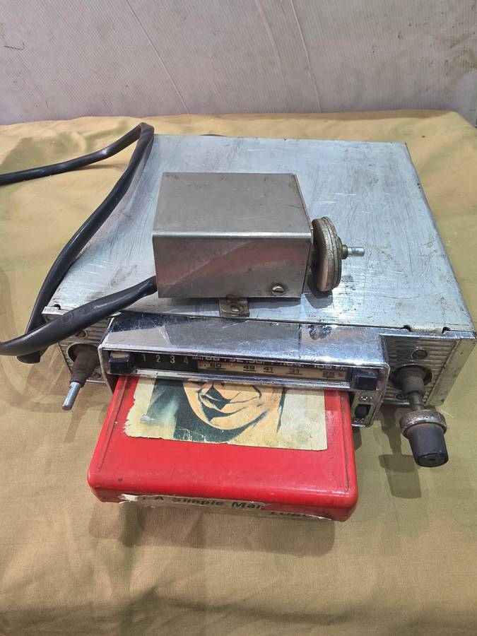Vintage 8 Track Car Radio with One Cassette