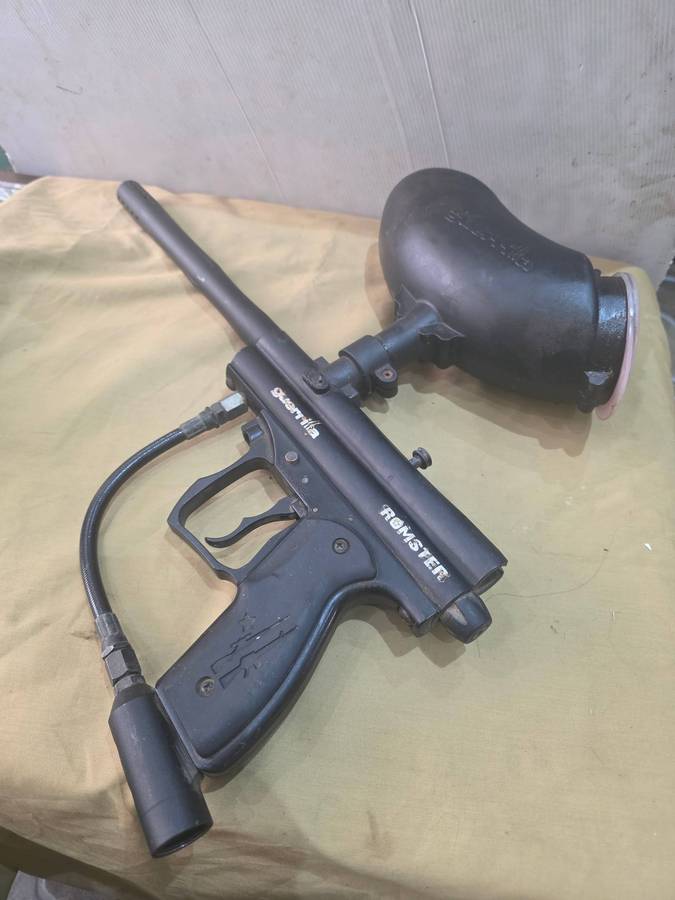 GUERILLA ROMSTER PAINTBALL GUN