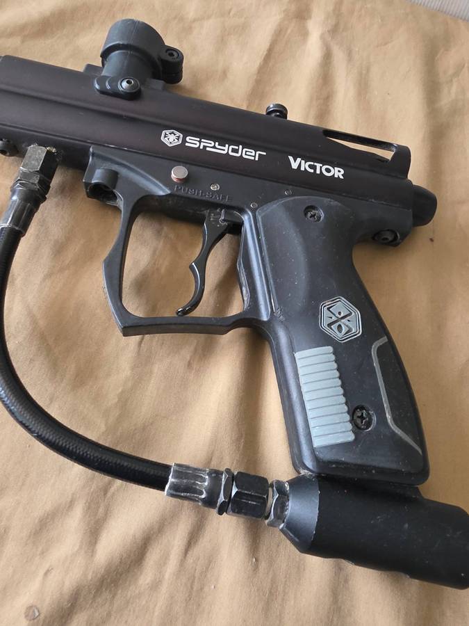 SPYDER VICTOR PAINTBALL GUN