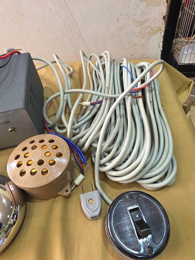 VINTAGE ELECTRONIC TELECOMMUNICATION KIT