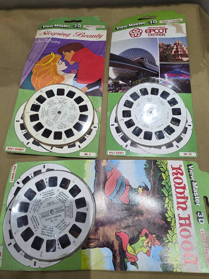 VIEWMASTER SLIDE VIEWER INCL.NUMEROUS COLLECTABLE SLIDES(MOST UNOPENED SLIDES)