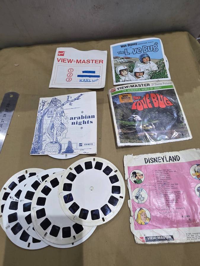VIEWMASTER SLIDE VIEWER INCL.NUMEROUS COLLECTABLE SLIDES(MOST UNOPENED SLIDES)