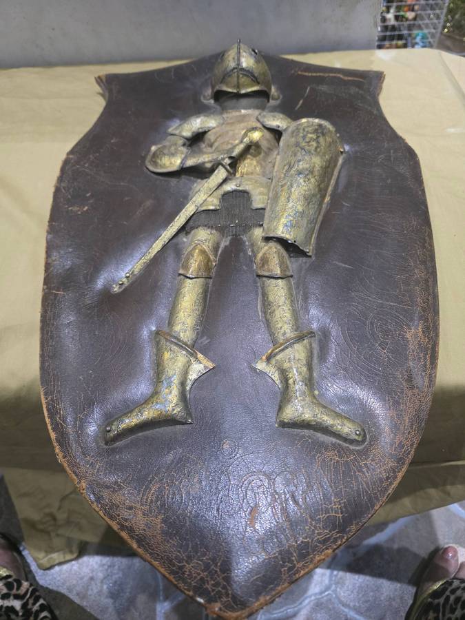 MEDIEVAL KNIGHT OF HONOR(BRASS/COPPER) MOUNTED ON A LEATHER SHIELD BASE