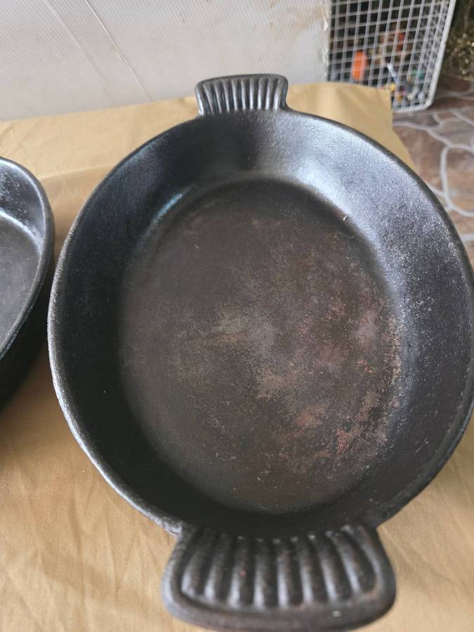 3 PIECE STACKABLE OVAL CAST IRON PANS