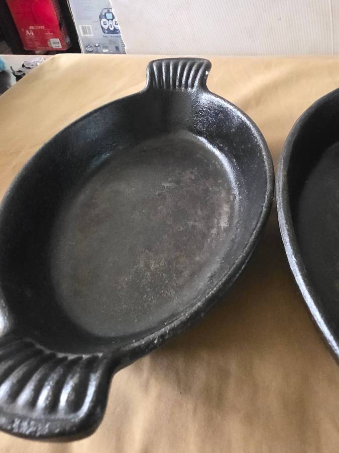3 PIECE STACKABLE OVAL CAST IRON PANS