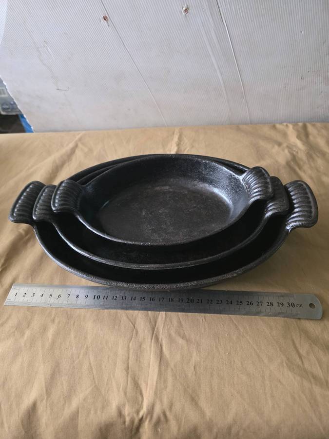 3 PIECE STACKABLE OVAL CAST IRON PANS