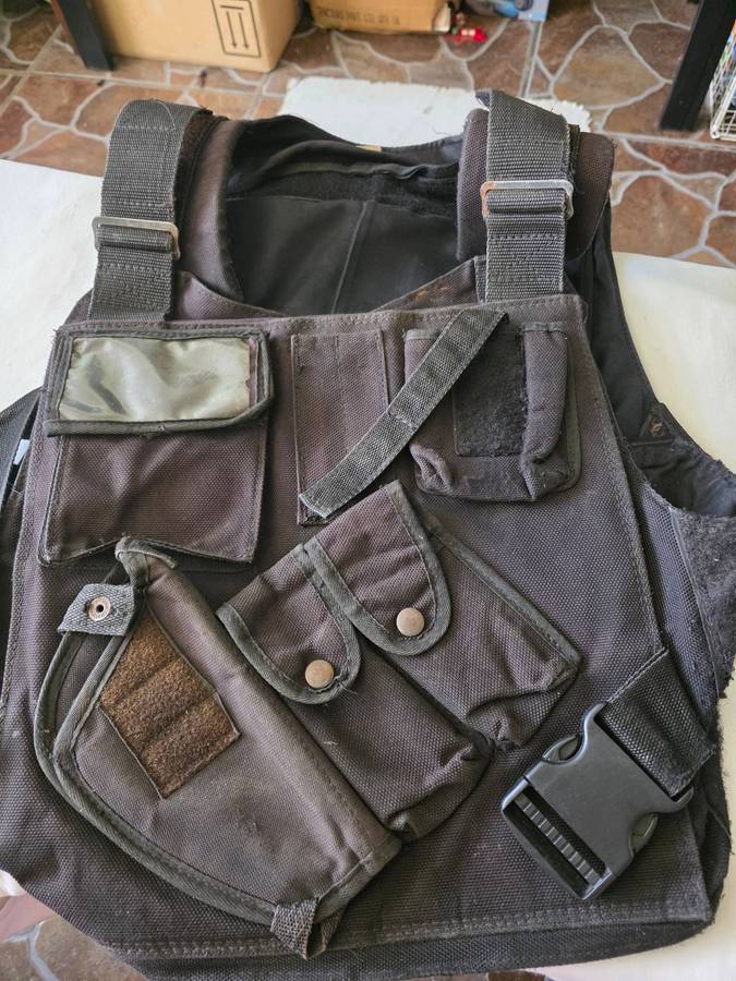 ADULT TACTICAL VEST(LARGE)