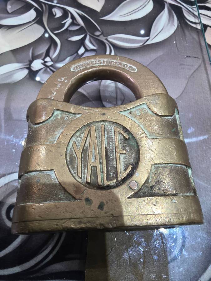 VINTAGE YALE LOCK(NO KEYS) HEAVY BRASS