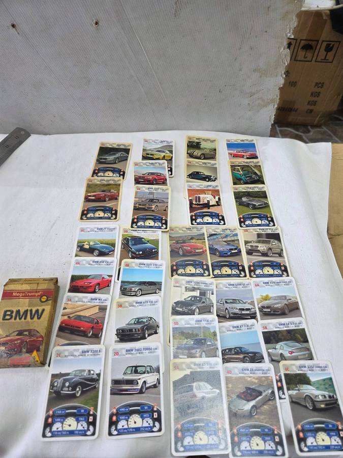 PACK OF 32 BMW MEGATRUMPF CARDS