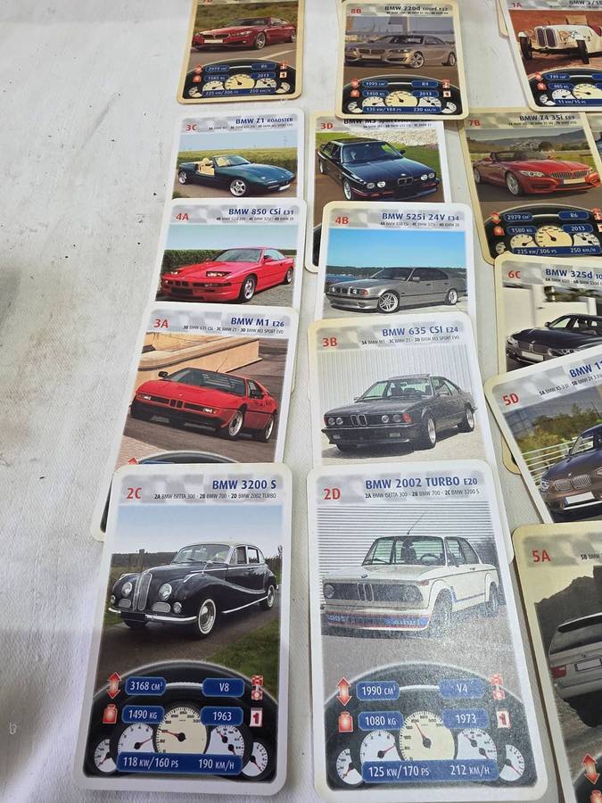 PACK OF 32 BMW MEGATRUMPF CARDS