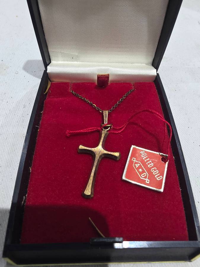 ROLLED GOLD CROSS CHAIN AND PENDANT