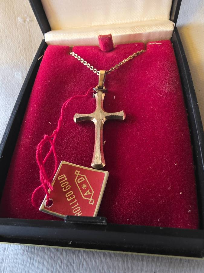 ROLLED GOLD CROSS CHAIN AND PENDANT