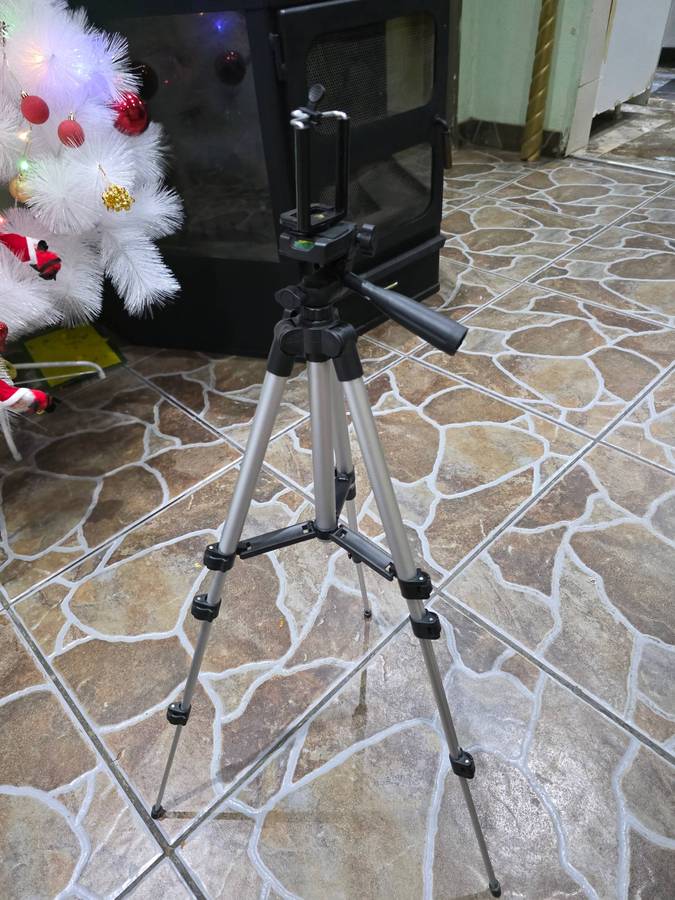TRIPOD STAND WITH LEVEL