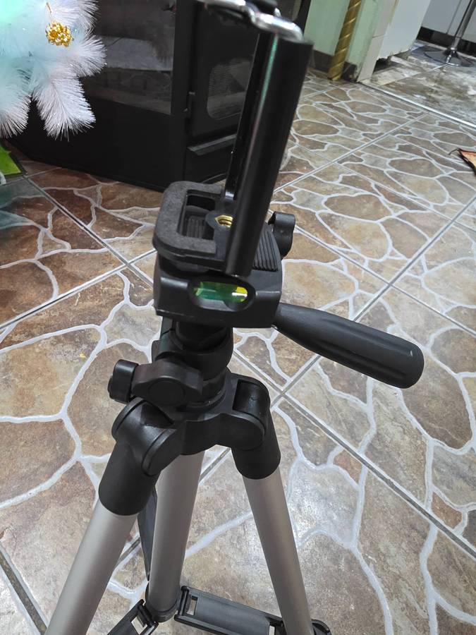 TRIPOD STAND WITH LEVEL
