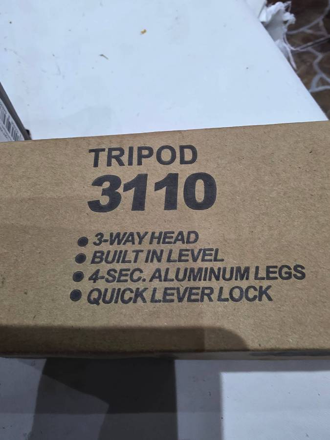 TRIPOD STAND WITH LEVEL