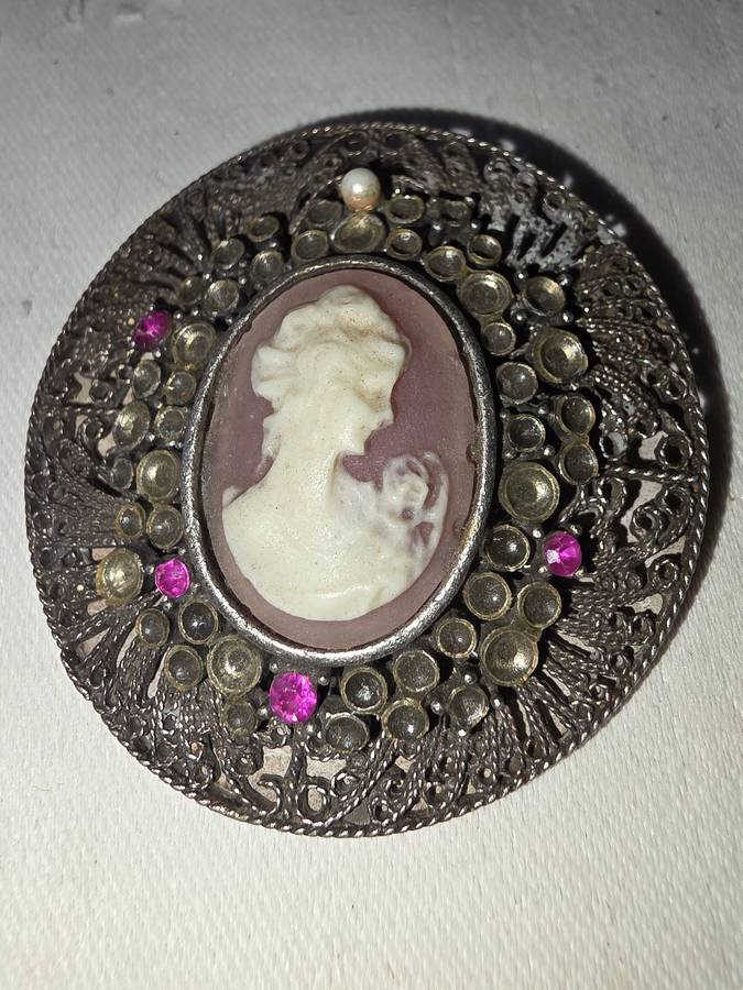 VINTAGE SILVER CAMEO BROOCH