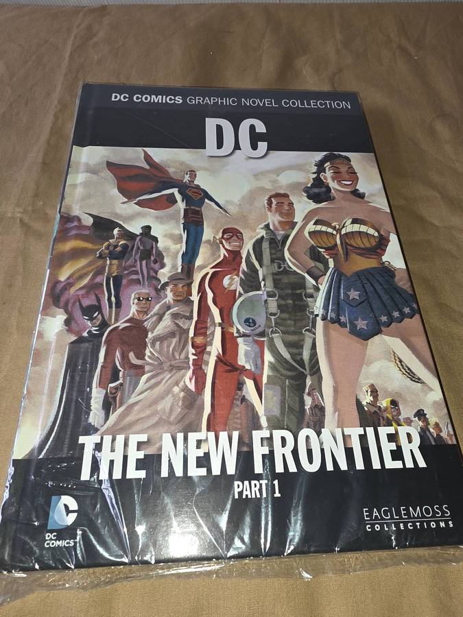 DC HARDCOVER COMIC (THE NEW FRONTIER)