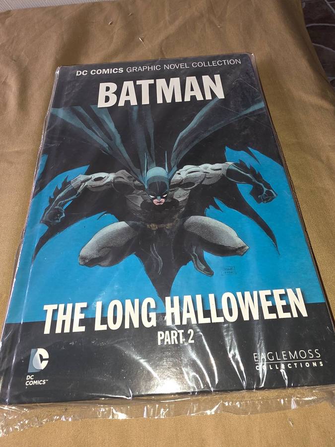DC HARDCOVER COMIC (BATMAN,THE LONG HALLOWEEN)