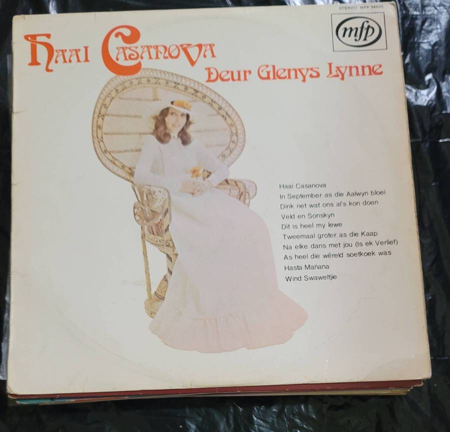 GLENYS LYNNE - HAAI CASANOVA