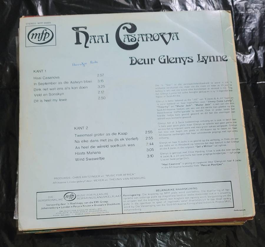 GLENYS LYNNE - HAAI CASANOVA