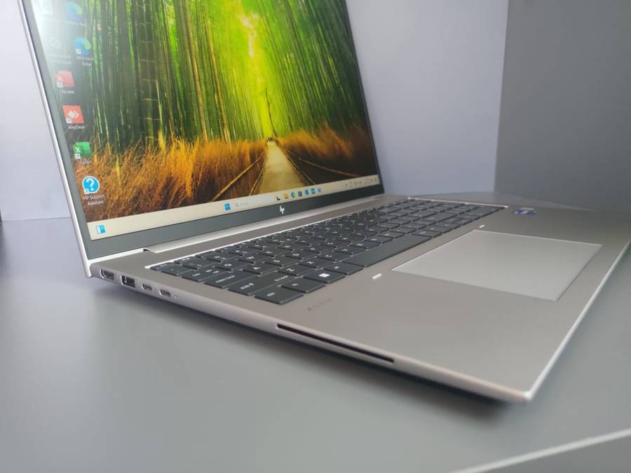HP ZBook Firefly 16 G10 - Intel Core i7 - 13th Generation Mobile WorkStation
