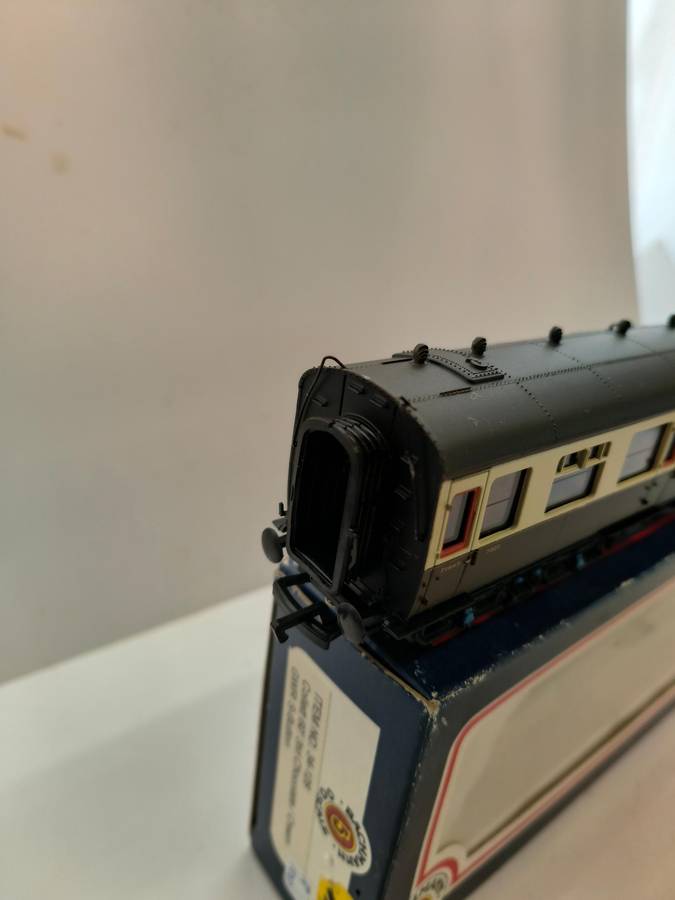 Bachmann Set of 2 Collet Coaches (Different running No) (Lot 449)