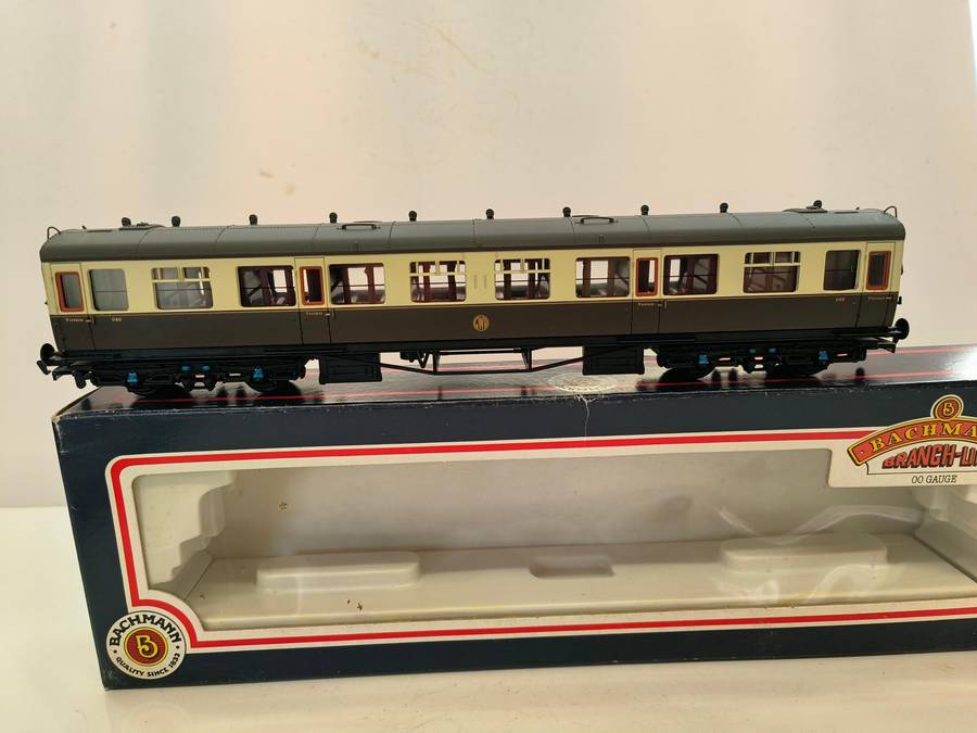 Bachmann Set of 2 Collet Coaches (Different running No) (Lot 449)