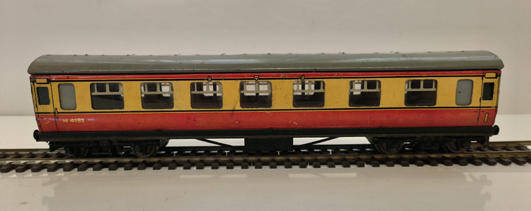 Vintage Hornby Dublo 3-rail BR Coach #1 (Lot 467)
