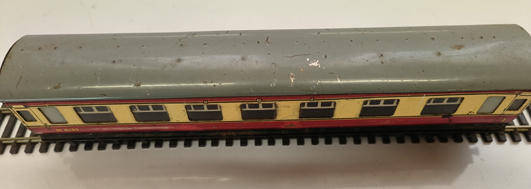 Vintage Hornby Dublo 3-rail BR Coach #2 (Lot 468)