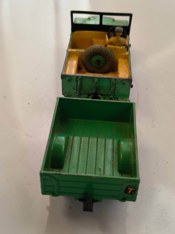 Dinky Toys - #340 Land Rover w/ Trailer (Lot 29)