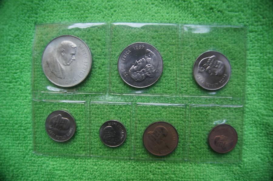 1967 and 1968 Complete Pristine Mint Sets - Both Languages (Single Bid for all 4)