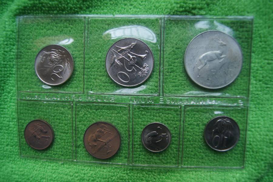 1967 and 1968 Complete Pristine Mint Sets - Both Languages (Single Bid for all 4)