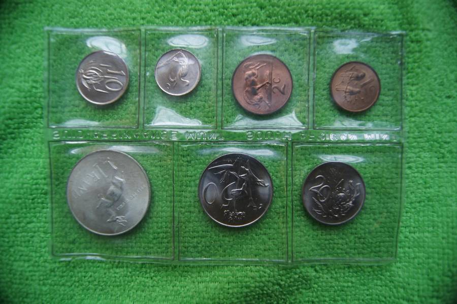 1967 and 1968 Complete Pristine Mint Sets - Both Languages (Single Bid for all 4)