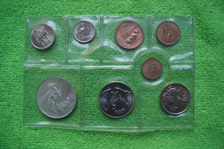 3 SA Mint Packs 1971, 1972, 1976 all with silver R1 - Bid per set to take all 3