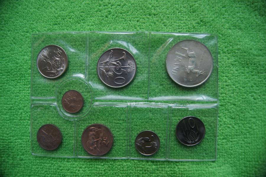 3 SA Mint Packs 1971, 1972, 1976 all with silver R1 - Bid per set to take all 3